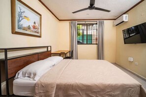 2 bedrooms, desk, iron/ironing board, WiFi