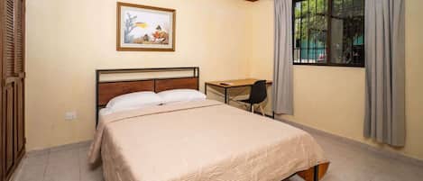 2 bedrooms, desk, iron/ironing board, WiFi