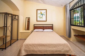 1 bedroom, iron/ironing board, WiFi, bed sheets - Cozy Cancún Studio with Outdoor Dining & Park View (Cancún)