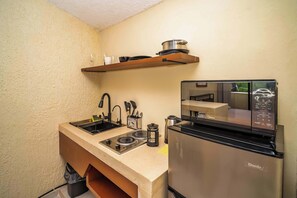 Fridge, microwave, stovetop, coffee/tea maker