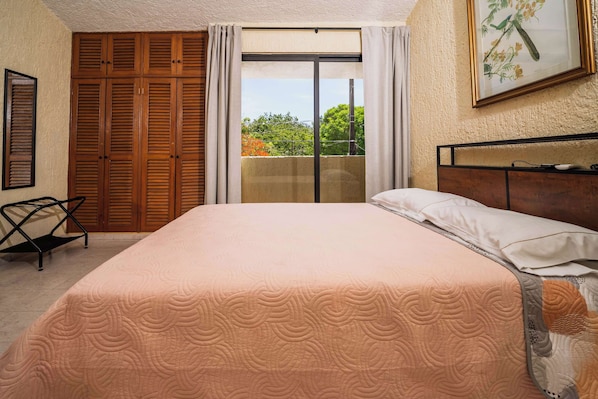 1 bedroom, desk, iron/ironing board, WiFi