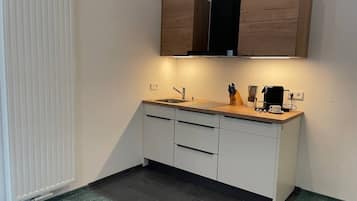 Fridge, stovetop, coffee/tea maker, electric kettle