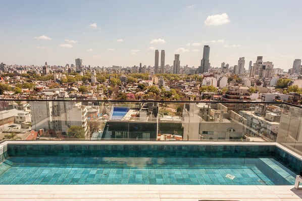 Hồ bơi ngoài trời phục vụ theo mùa