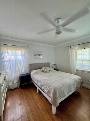 3 bedrooms, WiFi, bed sheets - Lush & Peaceful tropical house (Miami Shores)