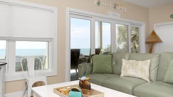 House, Multiple Beds (Sailor's Dream) | Living area