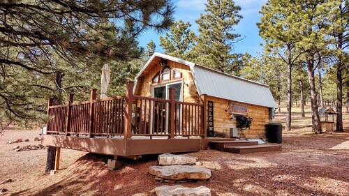 Charming Cabin with AC, heating, hot tub, at Painted Buffalo Resorts