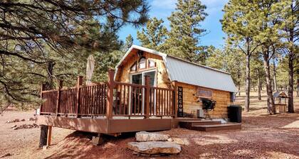 Charming Cabin with AC, heating, hot tub, at Painted Buffalo Resorts