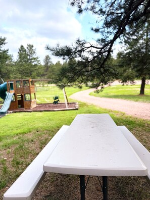 Outdoor dining - Cozy Cabin with AC, heating, hot tub, at Painted Buffalo Resorts (Hermosa)