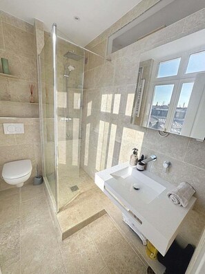 Shower, towels