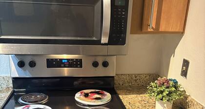 Downtown Dallas Cozy 1-bedroom apartment with Pool , AC, Fitness room .