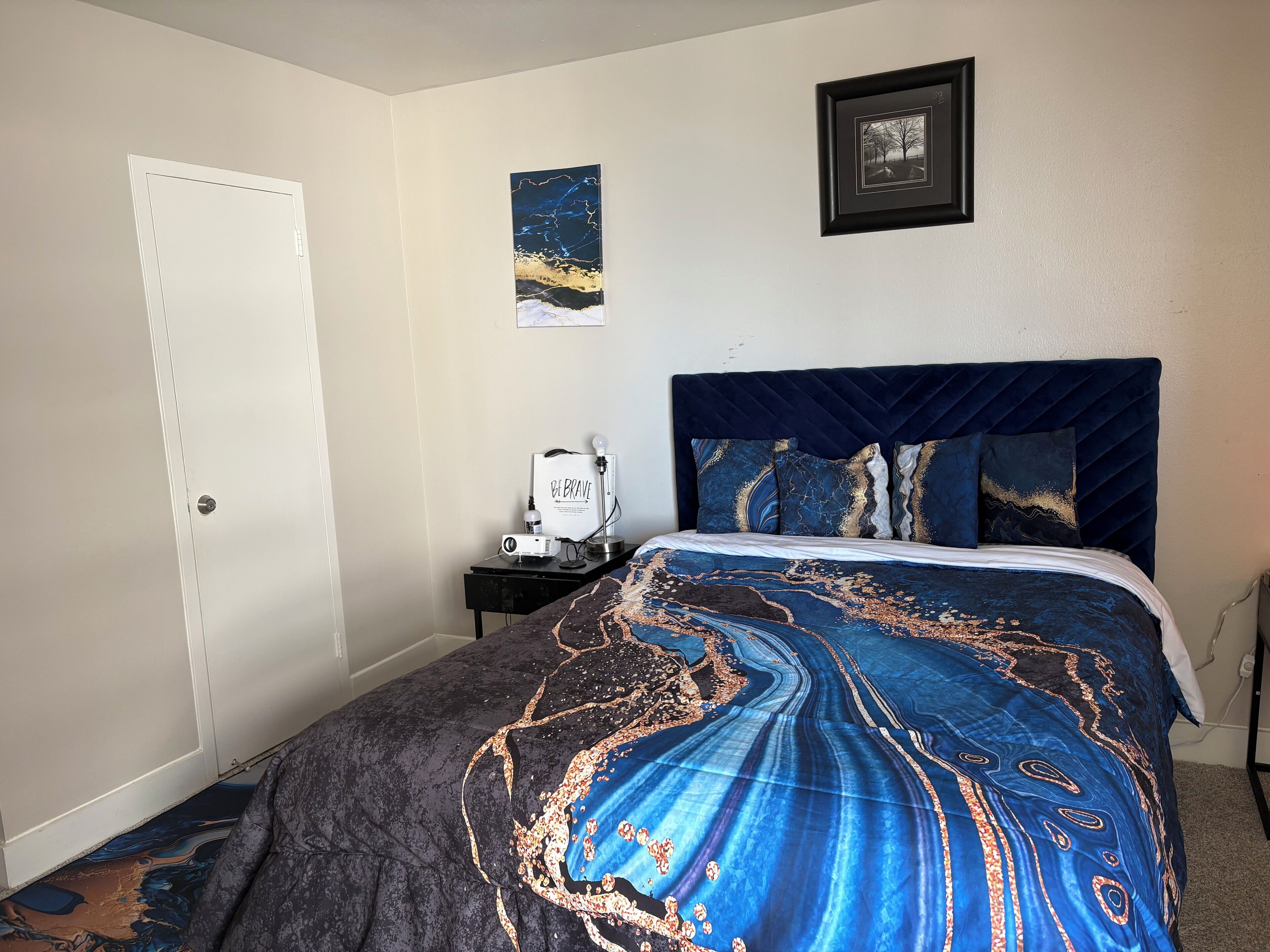 1 habitación, escritorio, tabla de planchar con plancha y wifi gratis 