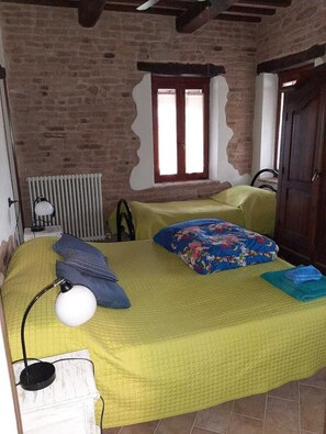 8 chambres, Wi-Fi, literie fournie