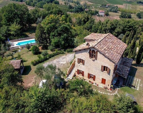 Beautilful rustic country house totally imersed in the county of Marche