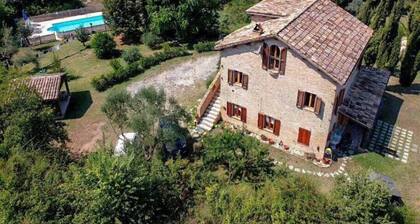 Beautilful rustic country house totally imersed in the county of Marche