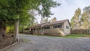 Exterior - Peaceful Pet-Friendly Cottage (Troutman)
