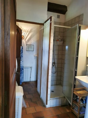 Shower, hair dryer, towels - Cévennes hamlet house (Combes)