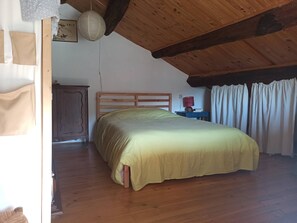 2 bedrooms, iron/ironing board, bed sheets