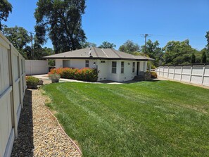 Exterior - Charming 2-bedroom house with AC, WiFi in lovely Loomis (Loomis)