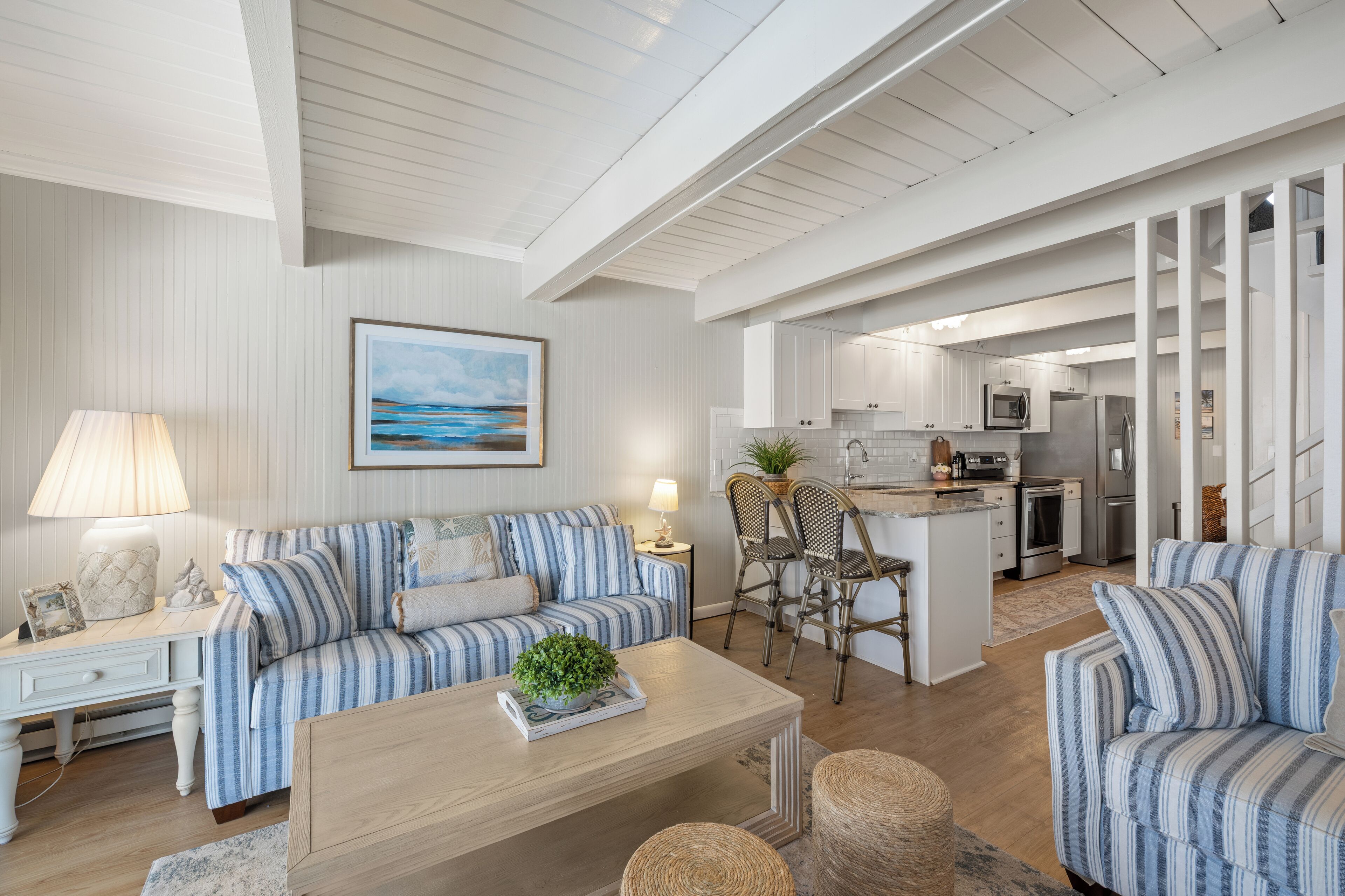 TV connectée, jeux vidéo, baby-foot, vidéothèque