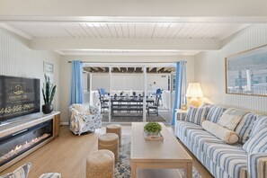 Smart-TV, Videospiele, Tischfußball, Videothek