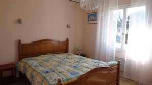 4 Schlafzimmer, individuell eingerichtet, Bettwäsche