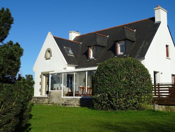 House | Exterior - Holiday Home in Trelevern Near Pink Granite Coast (Trelevern)