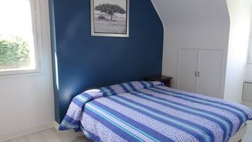 4 bedrooms, individually furnished, bed sheets