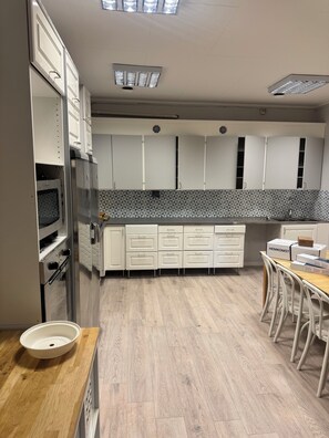 Fridge, microwave, oven, stovetop - Ansgarsgården (Flen)