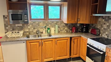 Deluxe Cabin, Patio, Lake View