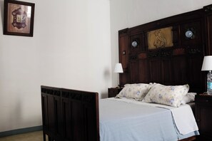 3 bedrooms, bed sheets