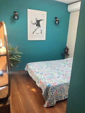 2 quartos, ferros/tábuas de passar roupa, Wi-Fi, roupa de cama