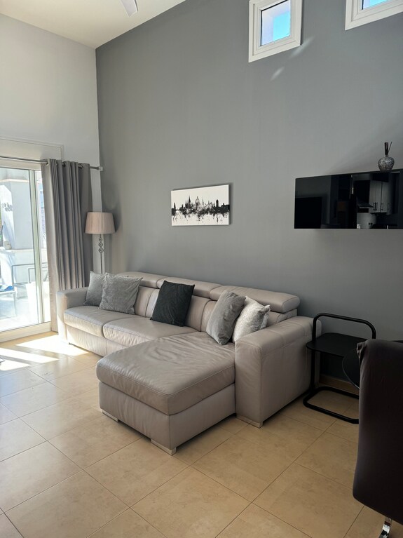 Modern Two Bed Villa With Pool And Hot Tub - Los Alcázares