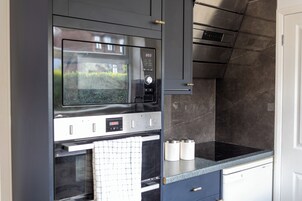 Apartment, Garden View | Private kitchen | Coffee/tea maker, electric kettle