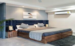 Studio, City View | In-room safe, desk, laptop workspace, blackout curtains - Housr Sector 45 Gurgaon Near Huda City (Gurugram)