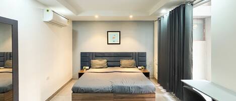 Studio, vue ville | Coffres-forts dans les chambres, bureau