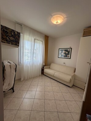Living area - Comfortable Flat Near the Beach and Luna Park (San Michele al Tagliamento)