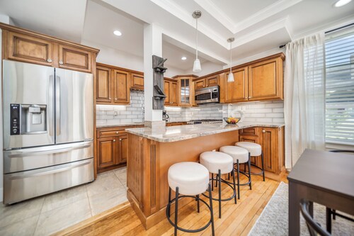 Spacious 6BR 2unit near Downtown