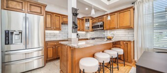 Spacious 6BR 2unit near Downtown