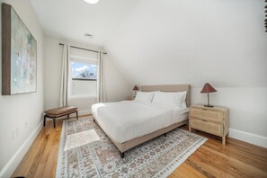 6 bedrooms, iron/ironing board, WiFi, bed sheets