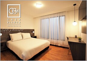 Habitación junior doble | Escritorio y espacio para trabajar con un portátil