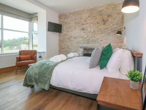3 bedrooms, individually decorated, individually furnished, free WiFi