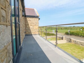 Property grounds - Morawelon (Pentraeth)