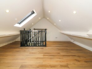 Interior - Morawelon (Pentraeth)