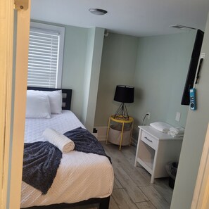 7 bedrooms, iron/ironing board, WiFi, bed sheets