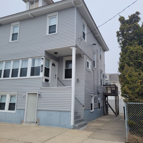 Jersey Shore 7 BR, 3 blocks to the the beach/ boardwalk, casinos