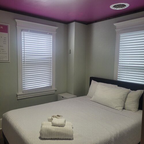 Jersey Shore 7 BR, 3 blocks to the the beach/ boardwalk, casinos