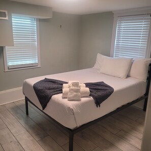 7 habitaciones, tabla de planchar con plancha, wifi y ropa de cama 