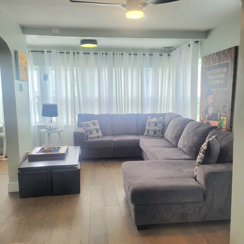 Jersey Shore 7 BR, 3 blocks to the the beach/ boardwalk, casinos