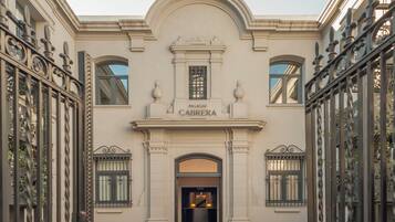 Fachada de la propiedad