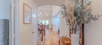 Mid-Forest 5BR Getaway, huge Backyard & BBQ Grill in The Woodlands, TX